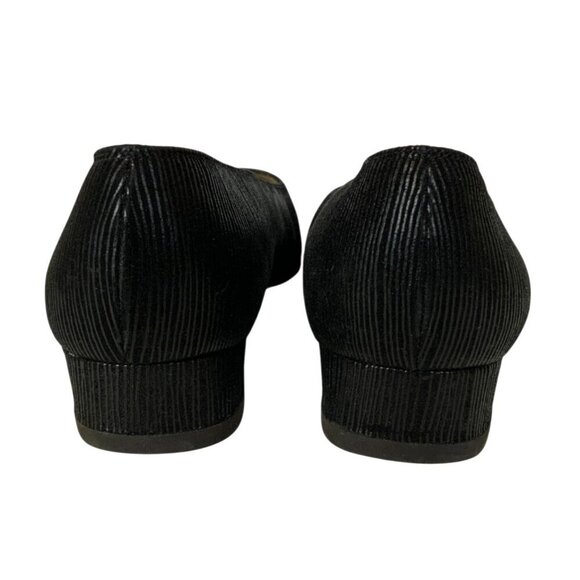 Salvatore Ferragamo Womens 6.5 B Black Textured Leather Low Heel Pumps Italy - Picture 3 of 10